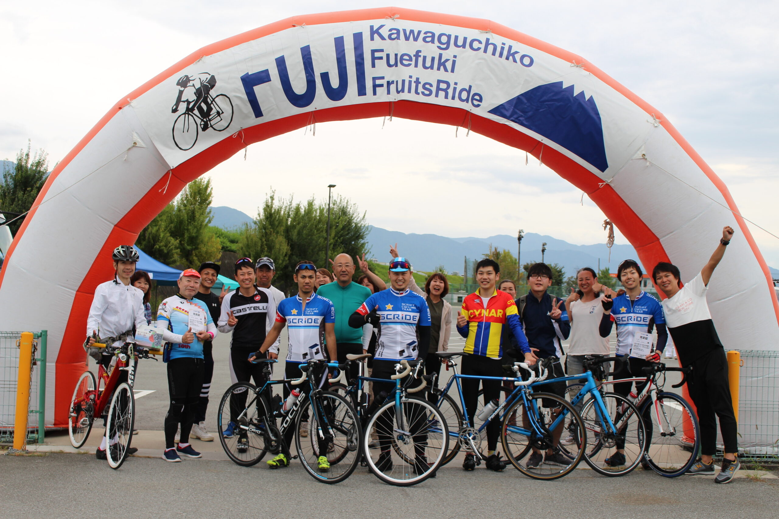 FUJI Fruits Rideの参加者集合写真